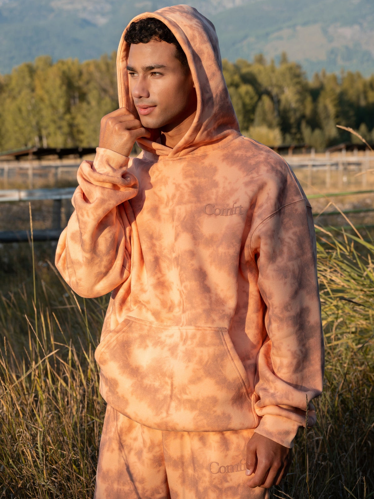 Minimalist Hoodie – Mega