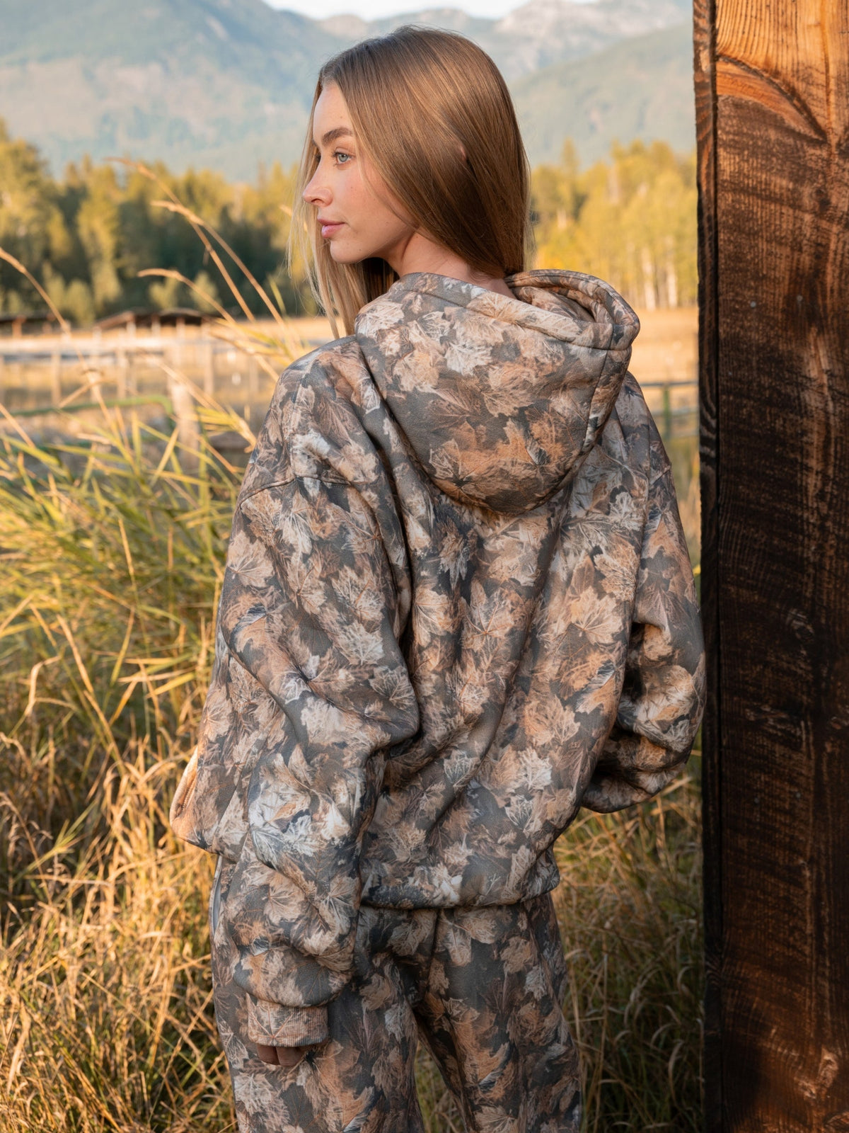 Minimalist Hoodie – Mega