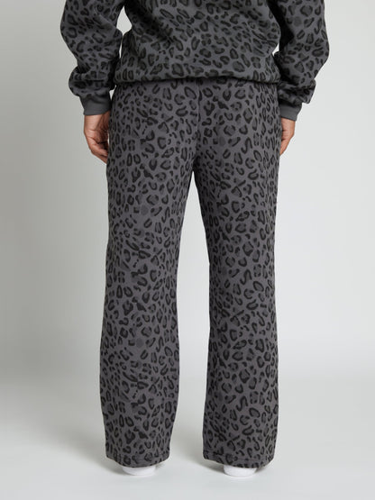 Minimalist Straight Leg Sweatpants – Short
